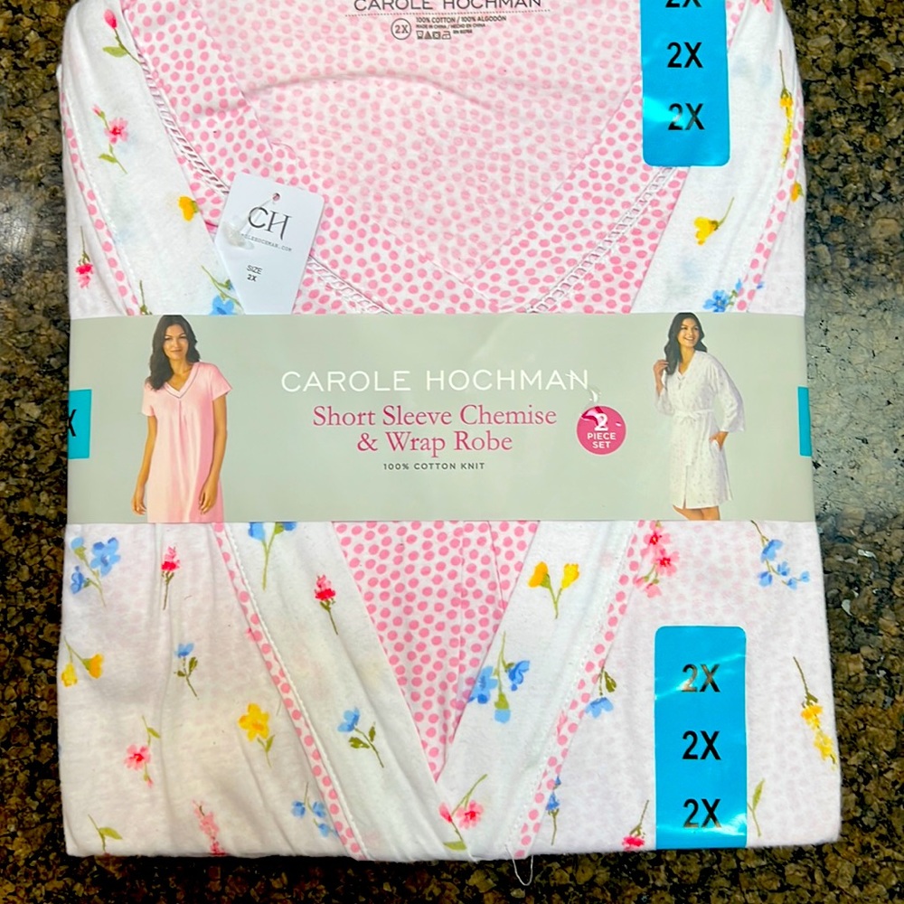 Carole Hickman Two piece wrap robe. Never worn tags still on item must sell